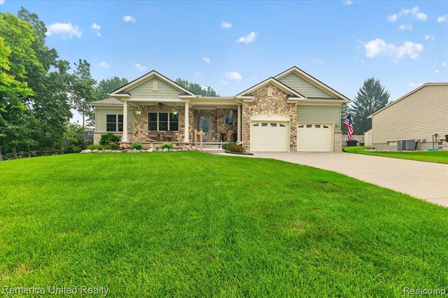 6169 Bay Court, Waterford, MI 48327
