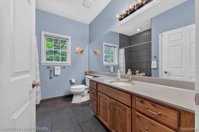 6169 Bay Court, Waterford, MI 48327