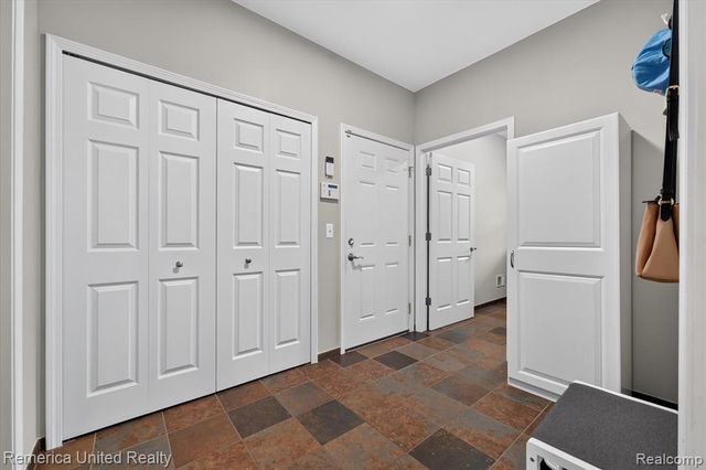 6169 Bay Court, Waterford, MI 48327