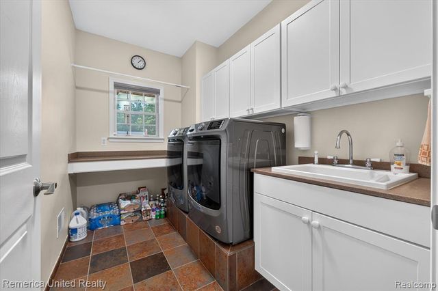 6169 Bay Court, Waterford, MI 48327