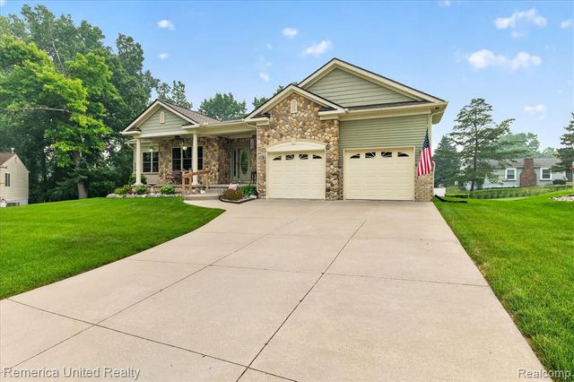 6169 Bay Court, Waterford, MI 48327