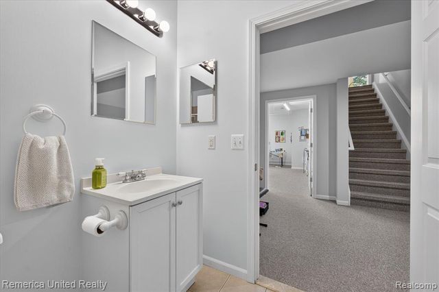 6169 Bay Court, Waterford, MI 48327