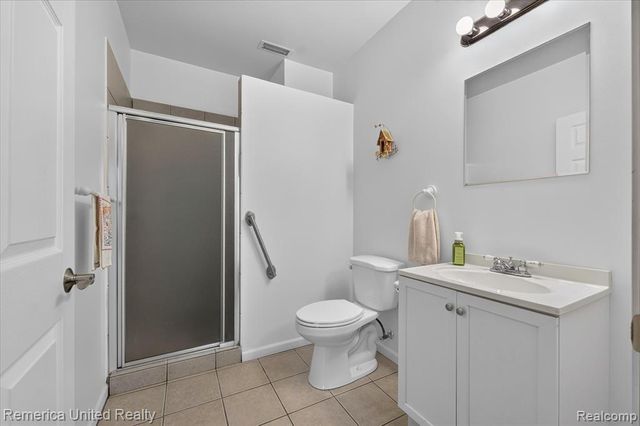 6169 Bay Court, Waterford, MI 48327