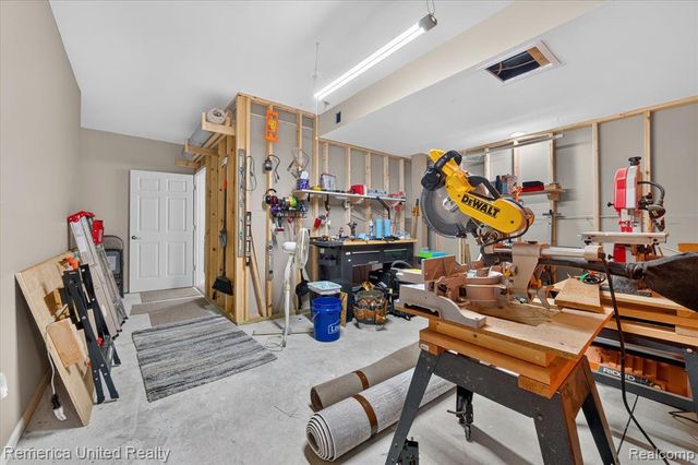 6169 Bay Court, Waterford, MI 48327