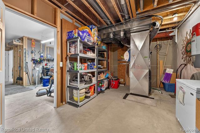 6169 Bay Court, Waterford, MI 48327