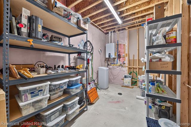 6169 Bay Court, Waterford, MI 48327