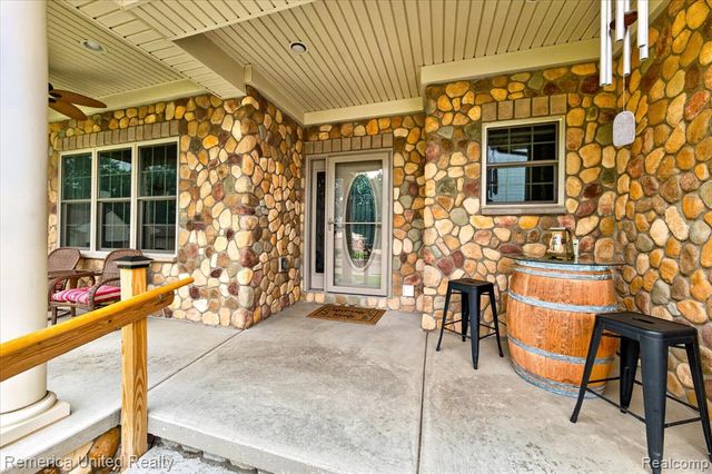 6169 Bay Court, Waterford, MI 48327