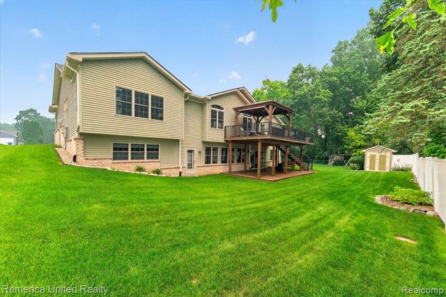 6169 Bay Court, Waterford, MI 48327