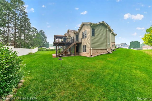 6169 Bay Court, Waterford, MI 48327