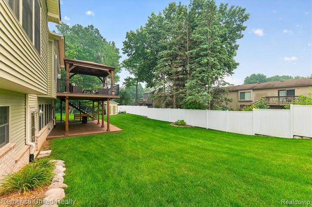 6169 Bay Court, Waterford, MI 48327