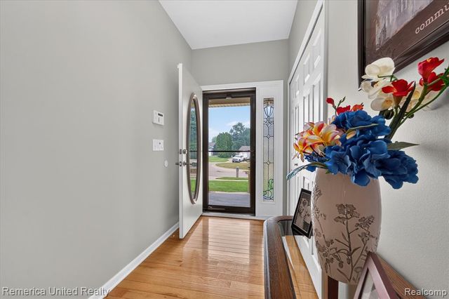 6169 Bay Court, Waterford, MI 48327
