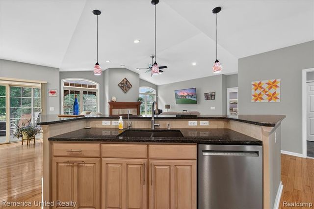 6169 Bay Court, Waterford, MI 48327