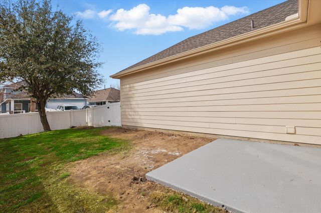 924 Charleston Lane, Savannah, TX 76227