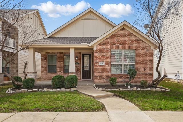 924 Charleston Lane, Savannah, TX 76227
