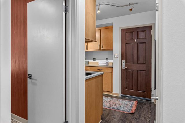 6540 N Atwahl DRIVE, Glendale, WI 53209