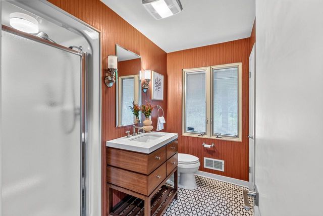 6540 N Atwahl DRIVE, Glendale, WI 53209
