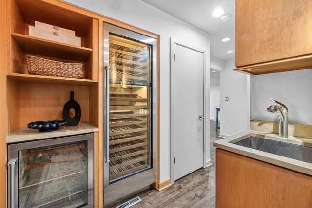 6540 N Atwahl DRIVE, Glendale, WI 53209