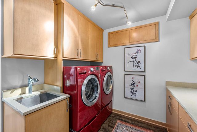 6540 N Atwahl DRIVE, Glendale, WI 53209