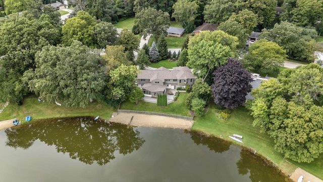 6540 N Atwahl DRIVE, Glendale, WI 53209