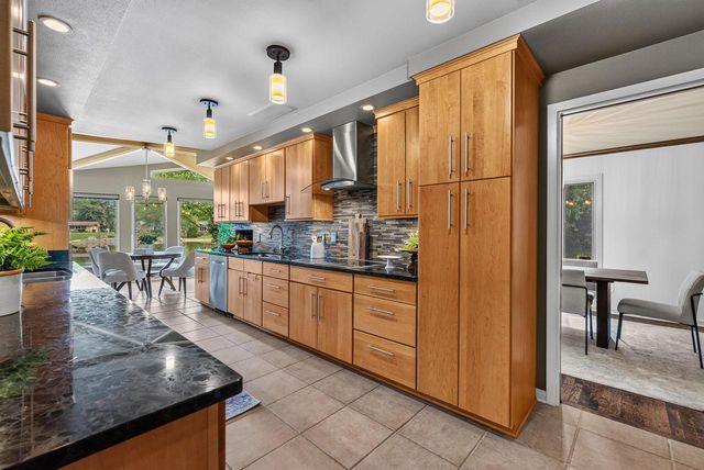 6540 N Atwahl DRIVE, Glendale, WI 53209