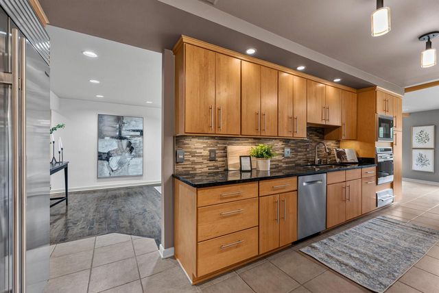 6540 N Atwahl DRIVE, Glendale, WI 53209