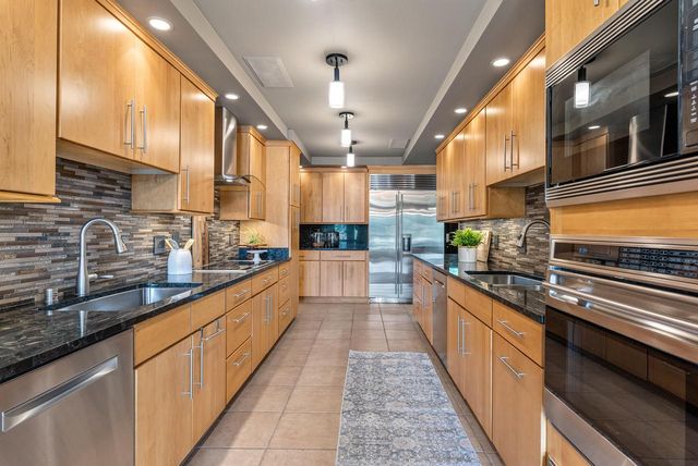 6540 N Atwahl DRIVE, Glendale, WI 53209