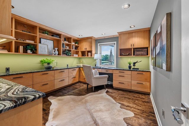 6540 N Atwahl DRIVE, Glendale, WI 53209