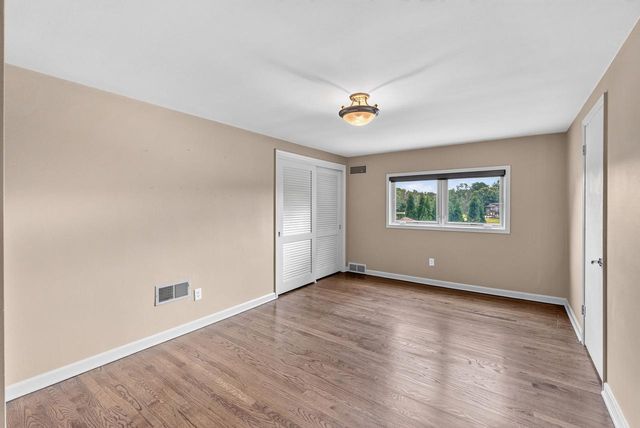 6540 N Atwahl DRIVE, Glendale, WI 53209