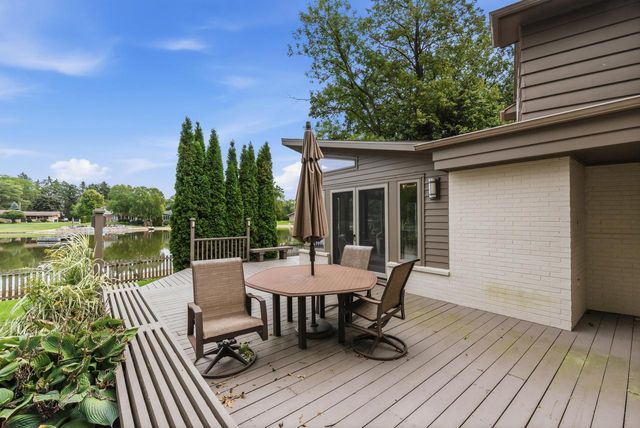 6540 N Atwahl DRIVE, Glendale, WI 53209