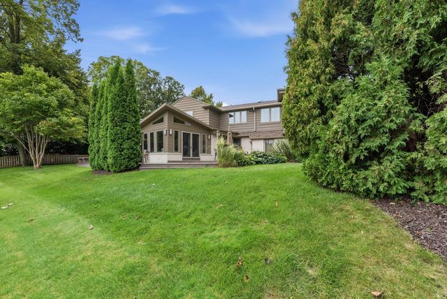 6540 N Atwahl DRIVE, Glendale, WI 53209