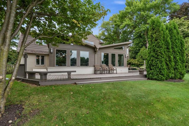 6540 N Atwahl DRIVE, Glendale, WI 53209