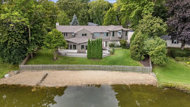 6540 N Atwahl DRIVE, Glendale, WI 53209