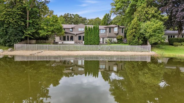 6540 N Atwahl DRIVE, Glendale, WI 53209