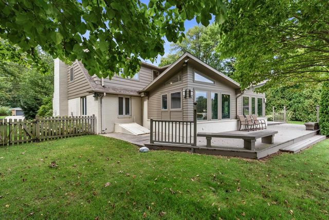 6540 N Atwahl DRIVE, Glendale, WI 53209