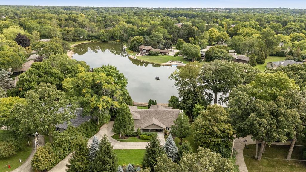 6540 N Atwahl DRIVE, Glendale, WI 53209