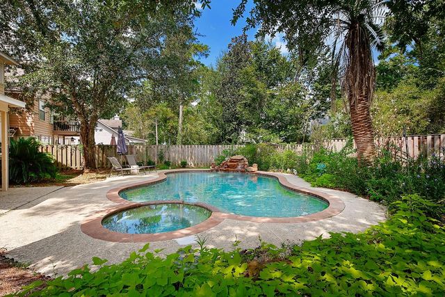 48 W New Avery Place, The Woodlands, TX 77382