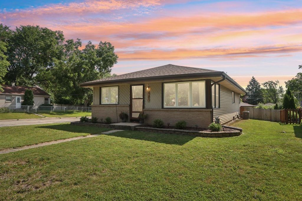 4580 N 101st STREET, Wauwatosa, WI 53225