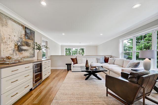 129 Harding Court, Glen Ellyn, IL 60137