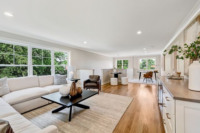 129 Harding Court, Glen Ellyn, IL 60137