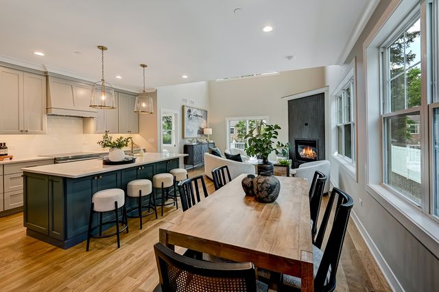 129 Harding Court, Glen Ellyn, IL 60137