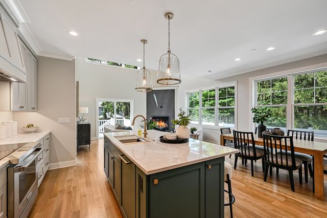 129 Harding Court, Glen Ellyn, IL 60137