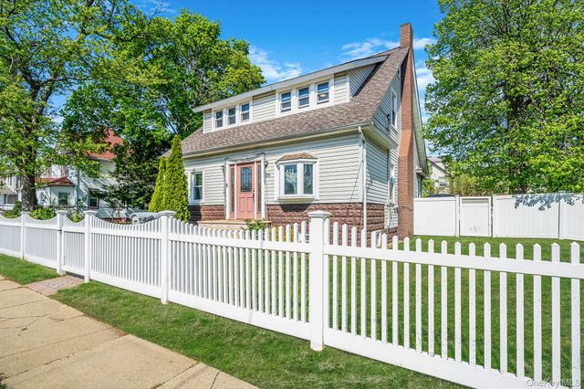 26 Rosedale Avenue, Freeport, NY 11520