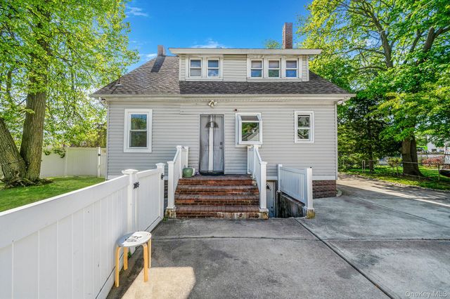 26 Rosedale Avenue, Freeport, NY 11520