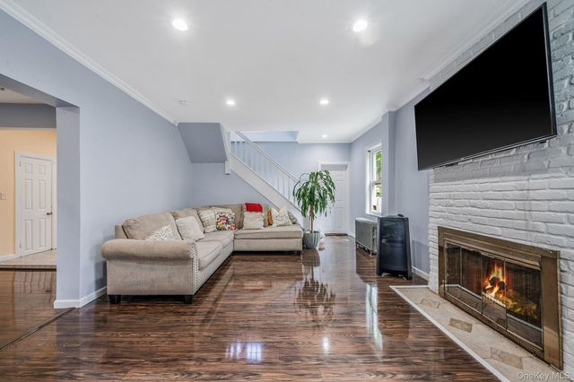 26 Rosedale Avenue, Freeport, NY 11520