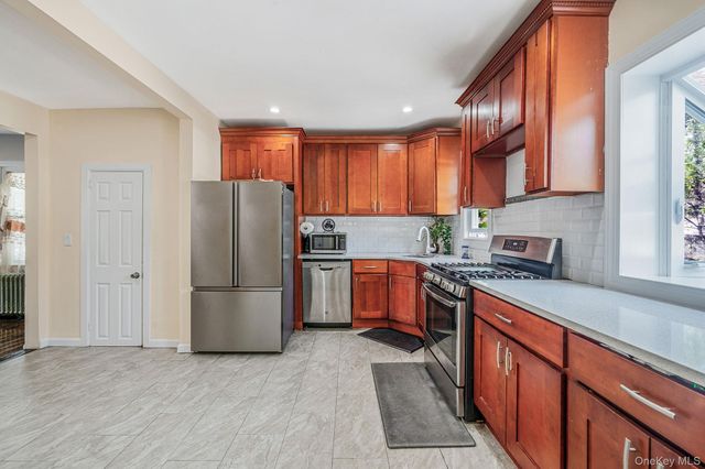 26 Rosedale Avenue, Freeport, NY 11520