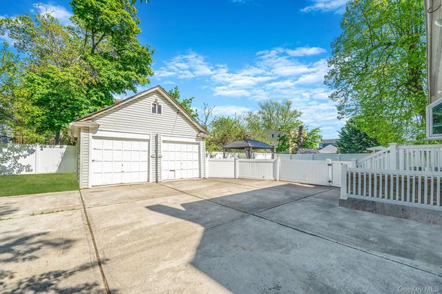 26 Rosedale Avenue, Freeport, NY 11520