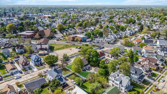 26 Rosedale Avenue, Freeport, NY 11520