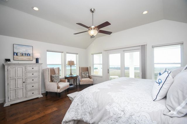 7 Little Torch, Hitchcock, TX 77563