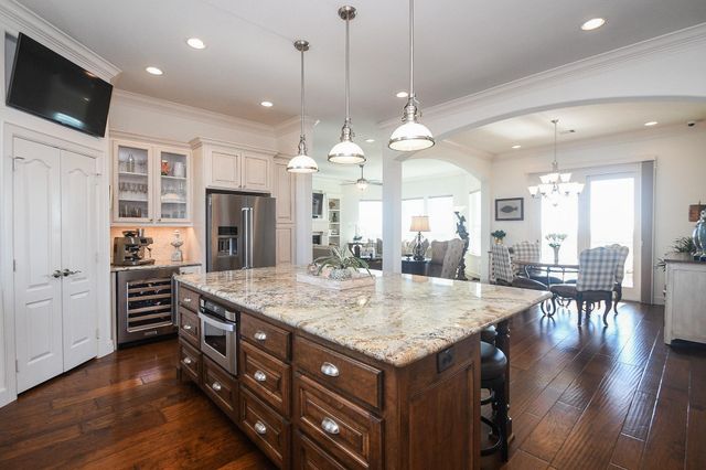 7 Little Torch, Hitchcock, TX 77563