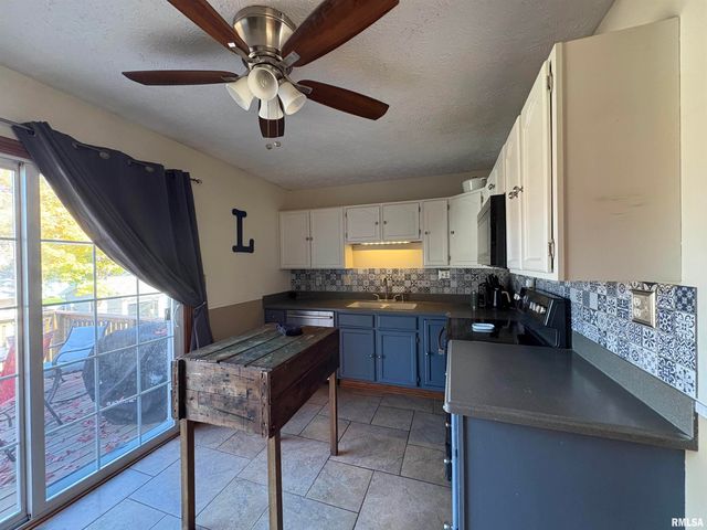 1014 PIONEER Drive, Jacksonville, IL 62650